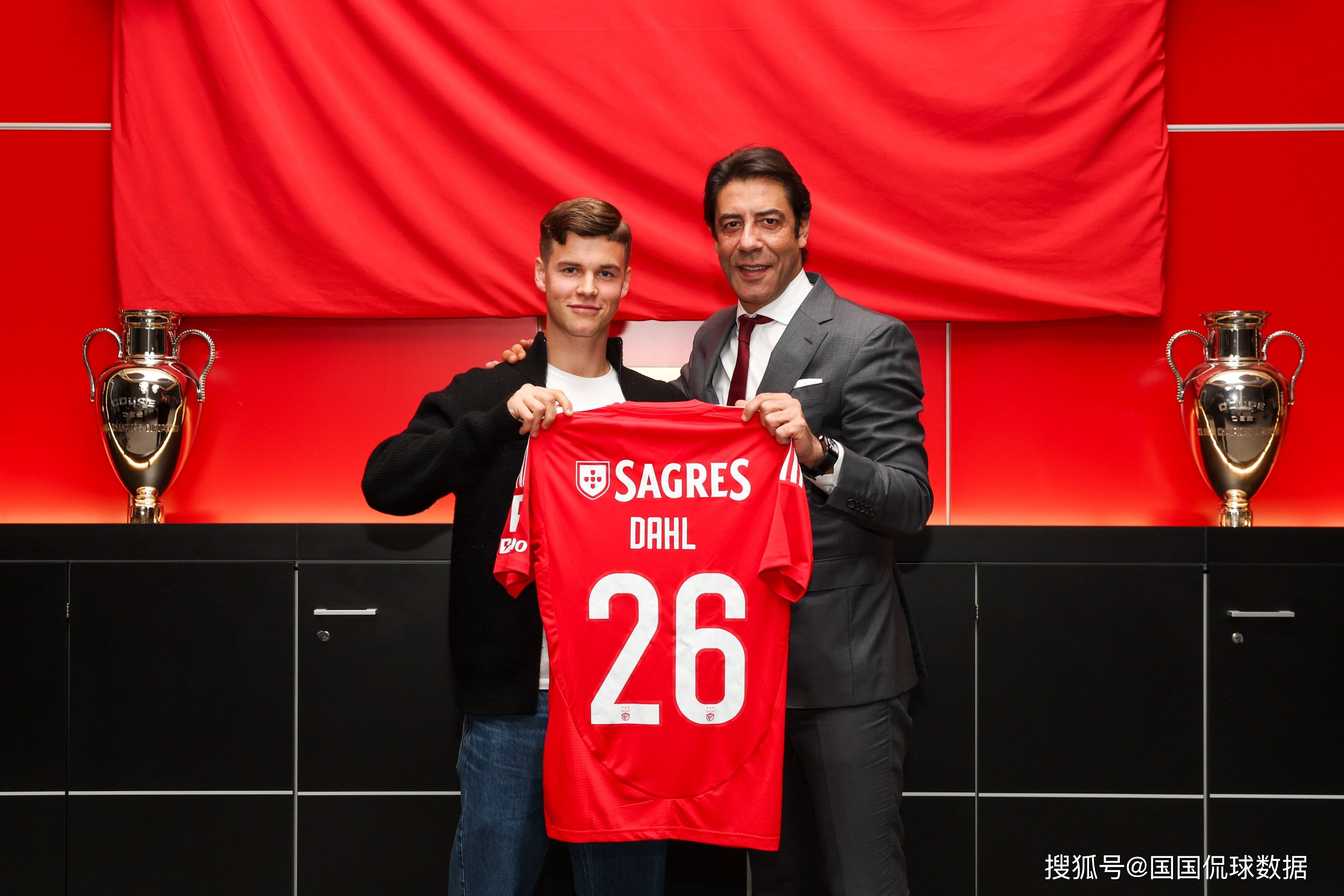 关于本菲卡训练开放日；今夜篮板制胜引欢呼；欧冠在即；年轻球员得到机会的信息-开元棋牌