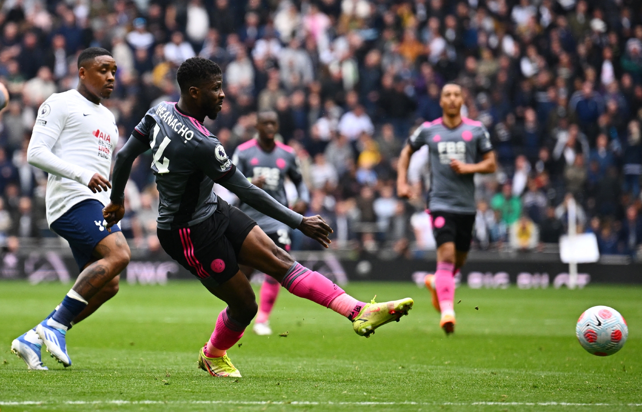 里程碑夜！托特纳姆遗憾出局，英超集结日刷纪录，引发热议，心理建设被强调 